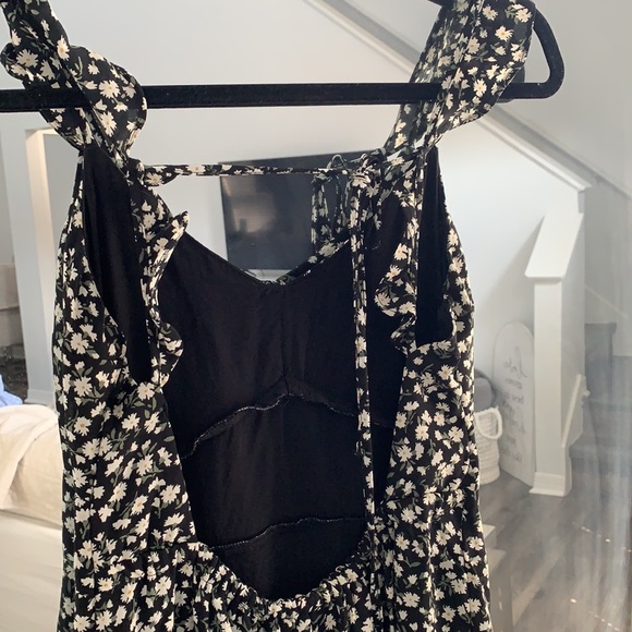 Abercrombie Worn once! Flowy floral dress with open back! - Picture 3 of 4